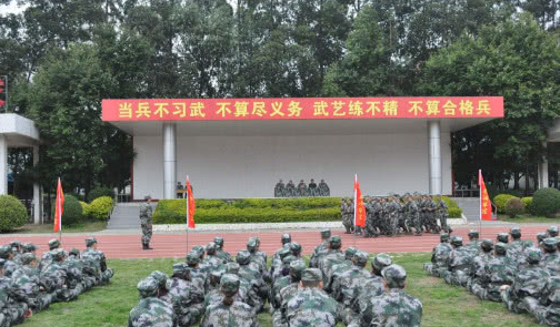 部队考军校和高考考军校有什么区别?哪个难?部队考军校都考什