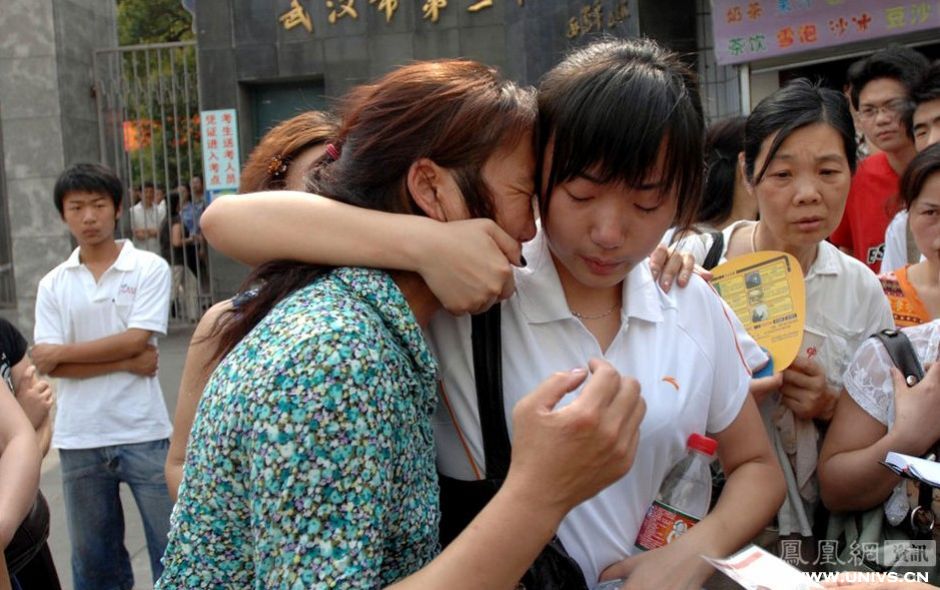 高考后父母扎堆离婚你怎么看?高考父母离婚对孩子的影响多大