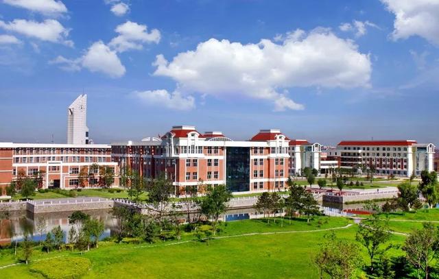 ����������ѧ��ô���Ǽ����þ�ҵ��ѧ���շѱ�׼��Σ�