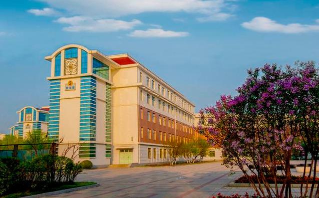 ����������ѧ��ô���Ǽ����þ�ҵ��ѧ���շѱ�׼��Σ�