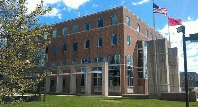 ����������ѧ��ô���Ǽ����þ�ҵ��ѧ���շѱ�׼��Σ�