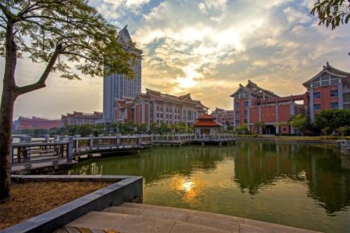 厦门大学嘉庚学院怎么样是几本值得读吗?宿舍图片一年学费多少钱