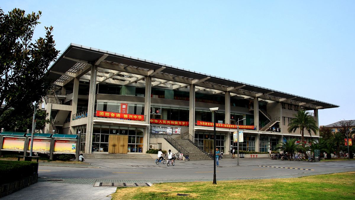 上海政法学院是211吗排名全国第几?有几个校区值得上吗?