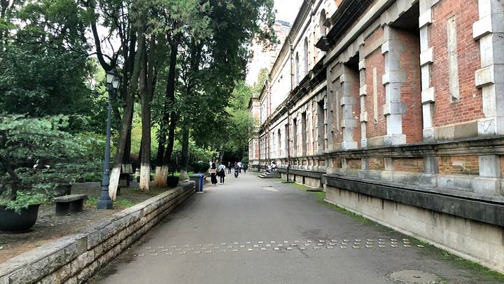 云南大学是211吗?企业认可度高吗?什么专业最好?宿舍条件如何
