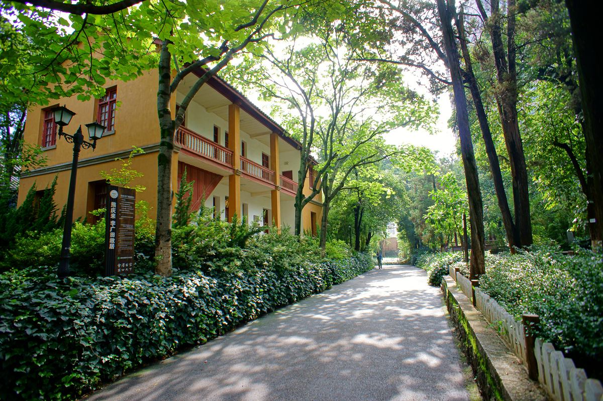 云南大学是211吗?企业认可度高吗?什么专业最好?宿舍条件如何