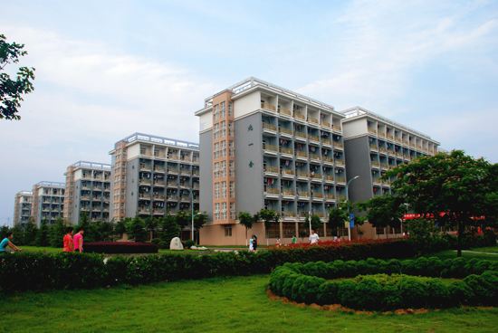 武汉科技大学是211吗?最好专业是什么?好就业吗?学费多少?