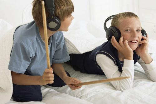 教育男孩子的四大原则父母一定要坚持?家有男孩应该这样教育