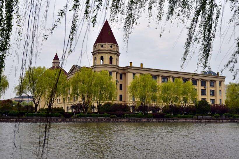 上海外国语大学怎么样排名第几是几本?上外好考吗揭秘最好专业?
