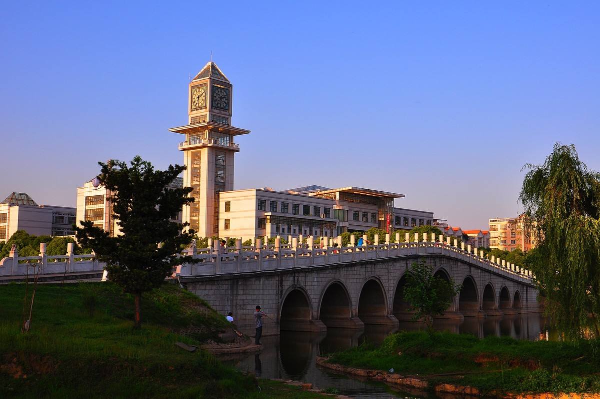 中南财经大学算名校是985吗?排名全国第几有哪些王牌专业?
