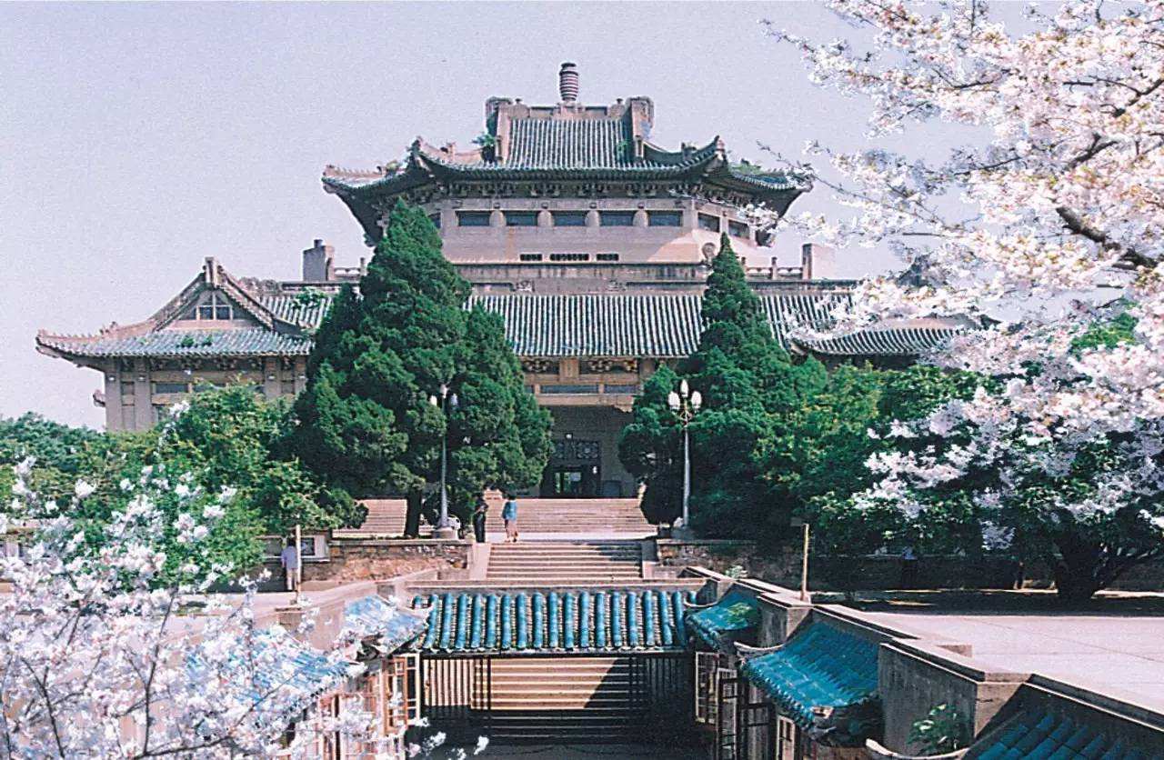 武汉大学排名全国第几?是985还是211?宿舍条件好不好?