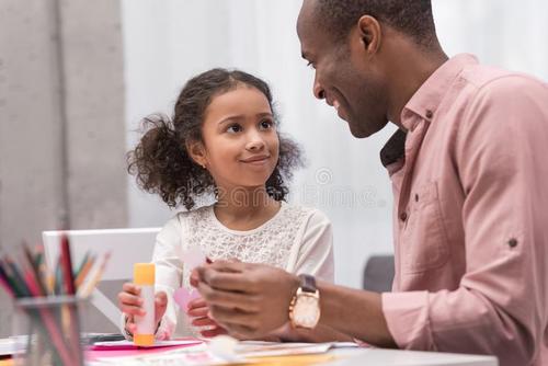 如何改善家庭亲子关系试试这5招?叛逆期如何搞好亲子关系