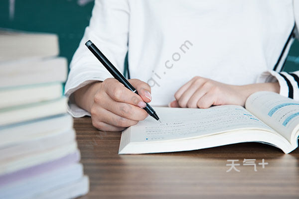 文科生最难考的大学有哪些超级学霸才能考上?文科生适合哪些大学