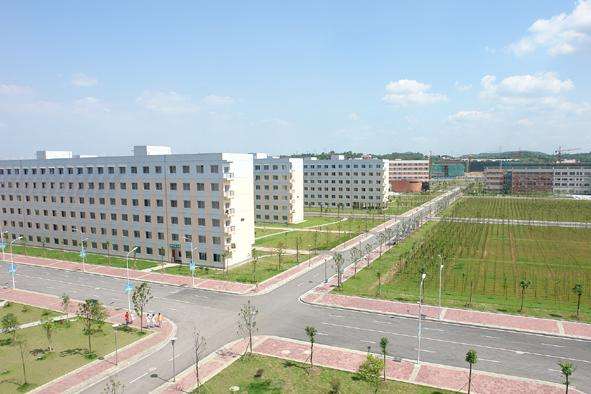 ������ҽҩ��ѧ�Ǽ�����һ�����м���У����ַ������ʲô����