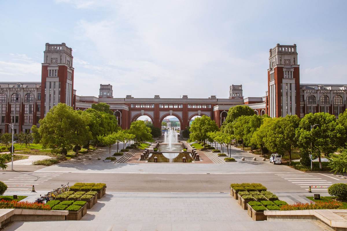 华东政法大学是名校吗?全国认可度怎样?王牌专业?就业前景如何
