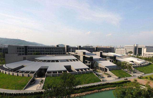 中南大学研究生好考吗?研究生院和本部在一起吗?考研有哪些专业