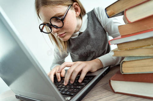 ��Ϣ���̾�ҵǰ��������Σ�������Ϣ����רҵ�Ǹ���ı�ҵ����ɶ