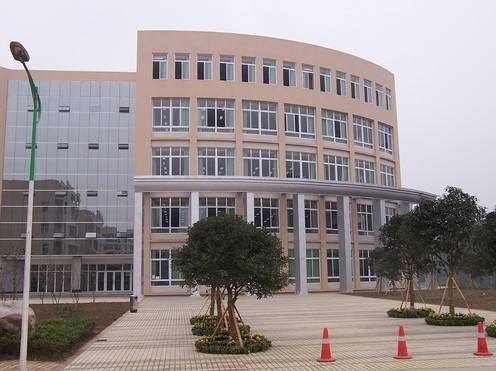乐山师范学院好不好?是几本?在四川省的地位怎样?学费多少?