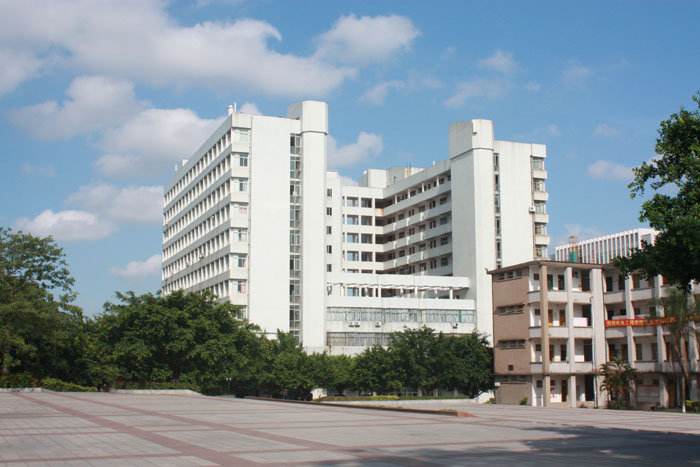 广东石油化工学院怎么样好不好是几本?宿舍环境如何一年学费多少