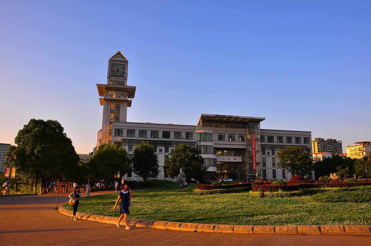 中南财经政法大学研究生院在哪个校区?考研难吗?专业目录介绍