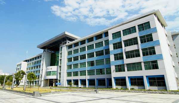 江西农业大学南昌商学院是公办还是民办的?在哪怎么样?学费多少