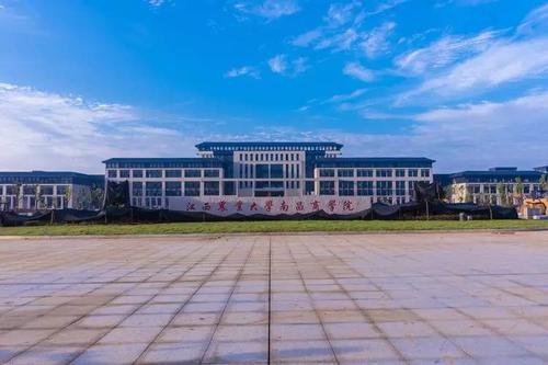 江西农业大学南昌商学院是公办还是民办的?在哪怎么样?学费多少