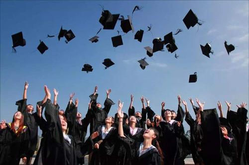 大学扩招是哪年为什么不阻止扩招?高校扩招的利弊是什么