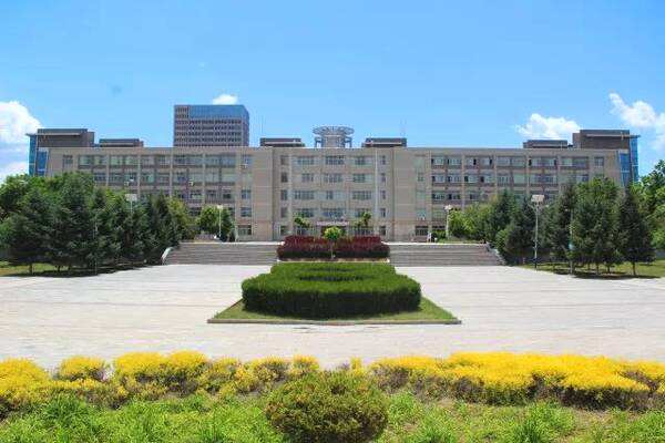 ����ʦ��ѧԺ�Ƕ���ѧԺ�������ڼ�����ҵ���������������Ƭ