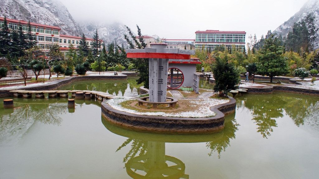 �Ĵ�����ѧԺ���׺ò��ã���ҵǰ��������ѧ�Ѷ��٣����ỷ�����