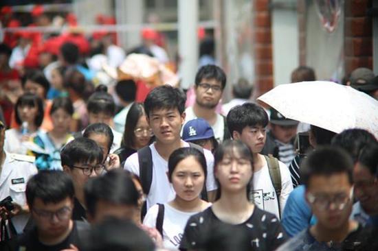 高考哪些省最有优势?哪个省考入清华最容易?高考最难的三个省