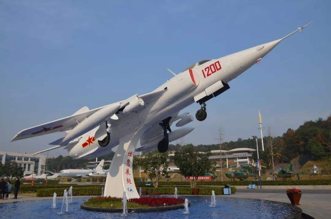 长沙航空职业技术学院是军校吗?值得读吗?毕业去向及学费贵吗?