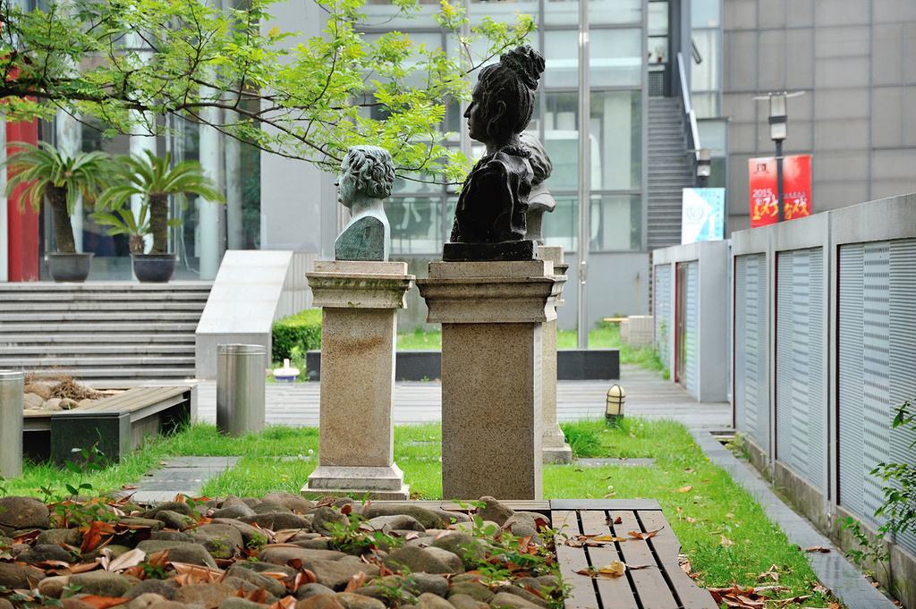 上海戏剧学院是985还是211?分数线多少?招生条件有哪些学费多少