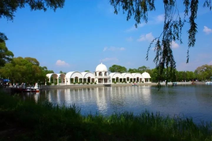 黑龙江东方学院是民办的吗?在哪?学费多少贵不贵?宿舍条件怎样