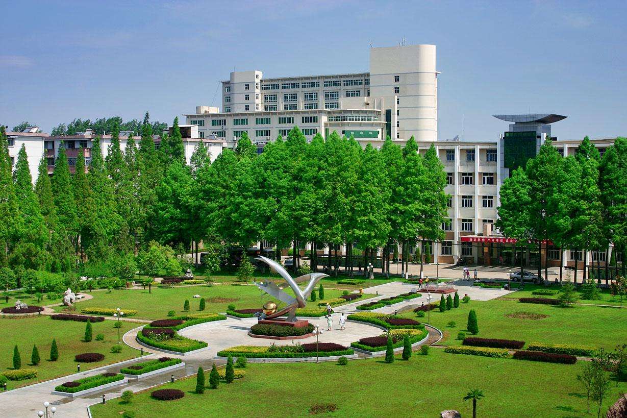 信阳学院怎么样好不好是几本?学院地址在哪?一年学费多少钱?