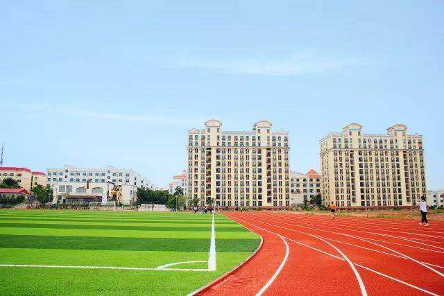 广西外国语学院是几本口碑如何?学院地址在哪偏僻吗?一年学费贵吗