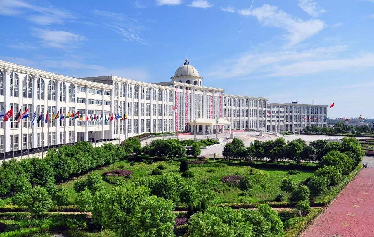 江西服装学院是本科吗?几本?怎么样?具体位置在哪?学费多少?