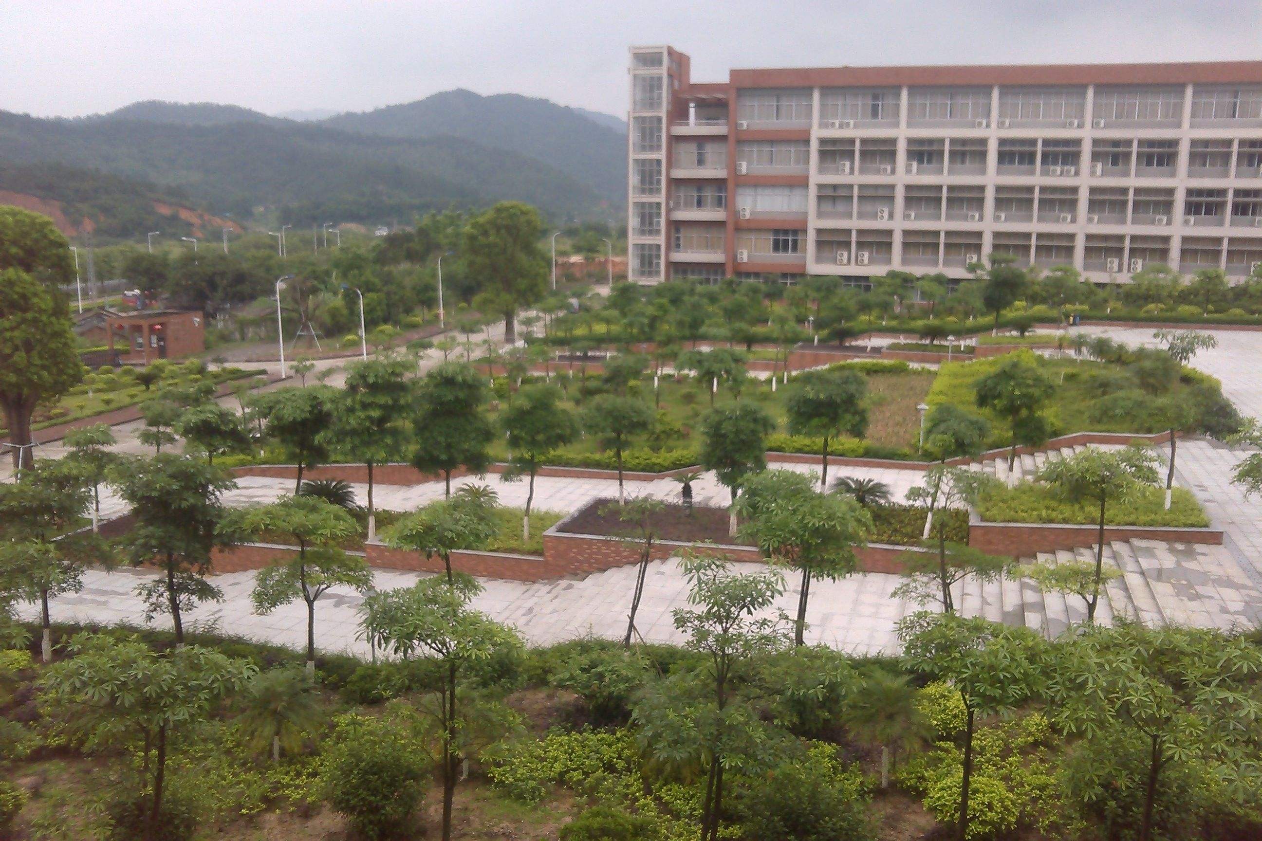 广东理工职业学院实力如何?有几个校区?学费多少贵吗宿舍照片