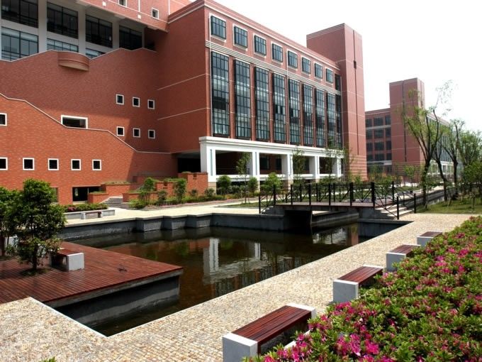 杭州电子科技大学信息工程学院好不好是几本?学费一年多少贵吗?