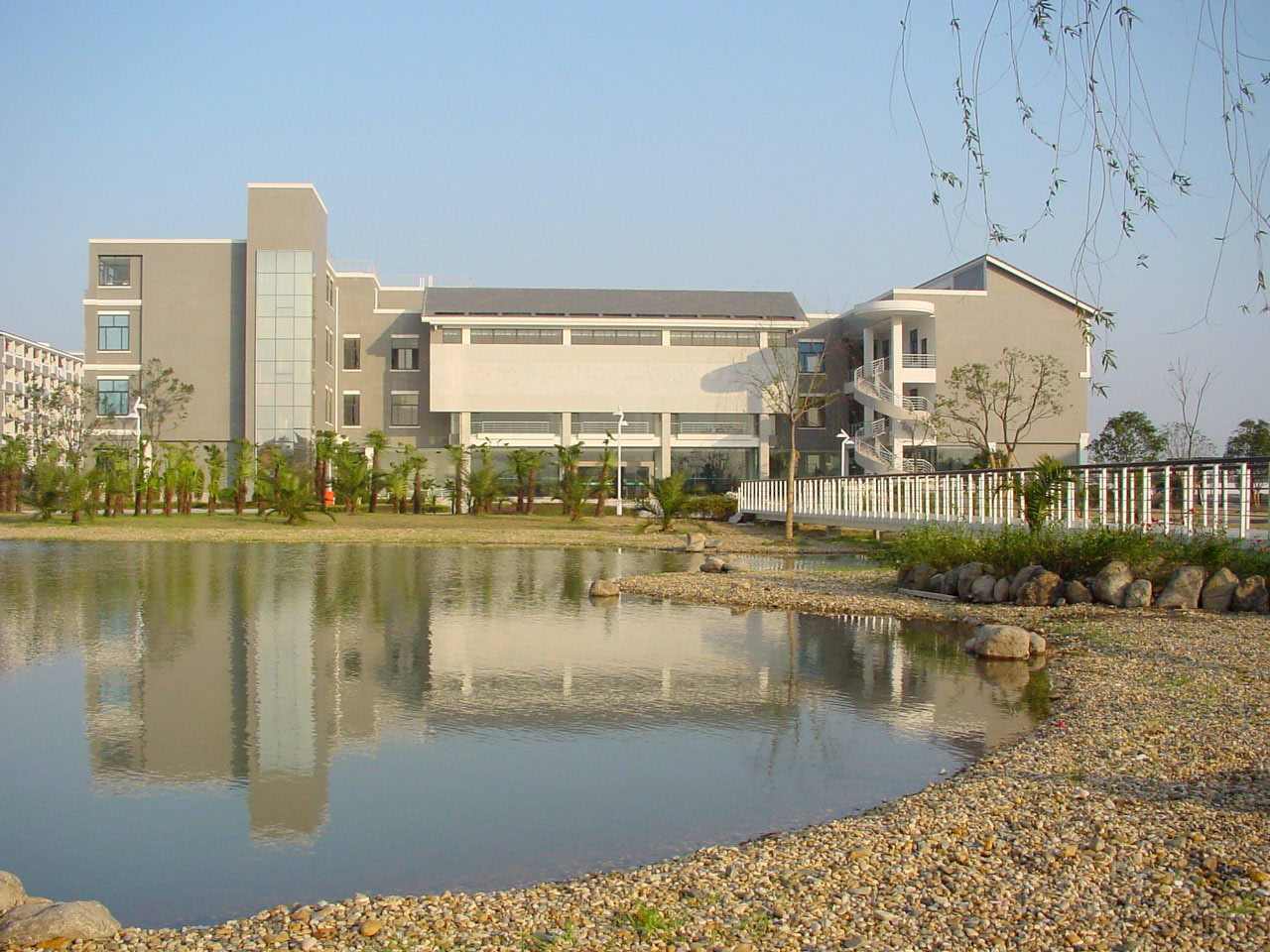 浙江经贸职业技术学院怎么样可以专升本吗?学院地址在哪学费多少?