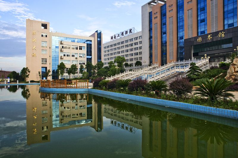 ���Ͻ���ְҵ����ѧԺ��ô������ҵǰ����ѧ�Ѷ��٣����ỷ�����