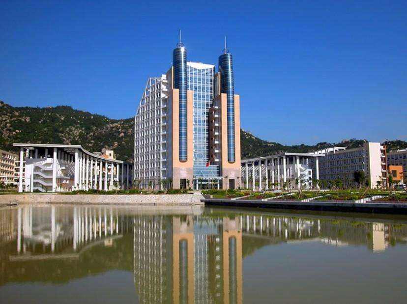 厦门城市职业学院怎么样好不好?是公办的吗?学费多少?宿舍环境