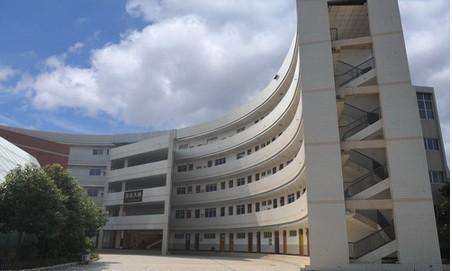 四川护理职业学院是公办还是民办的?好不好?排名第几?学费多少