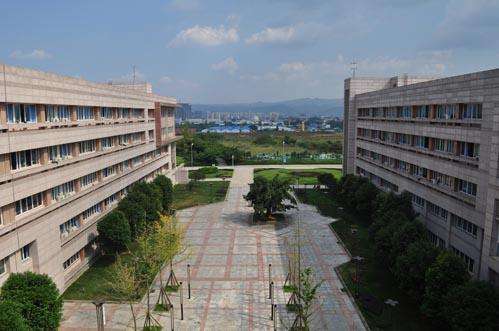 四川护理职业学院是公办还是民办的?好不好?排名第几?学费多少