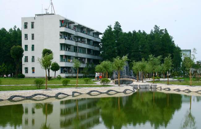 黄冈职业技术学院好不好是大专吗?公办还是民办?学院口碑怎么样
