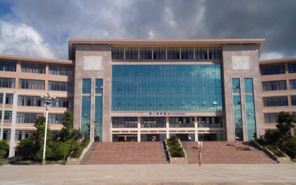 广东文理职业学院怎么样有几个校区?是本科吗?宿舍图片及收费标准