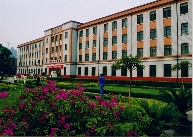 ɽ��ְҵ����ѧԺ��ô�������ģ�����רҵ����Щ��ѧ�Ѷ��ٹ���