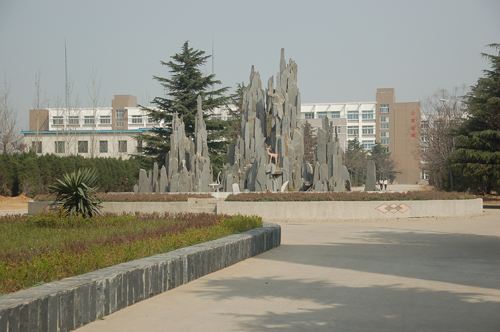 郑州工业安全职业学院有哪些王牌专业?学费一年多少?宿舍图片