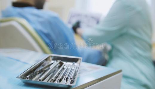 口腔医学为什么考研率低考研最难的院校?口腔医学不考研有前途吗