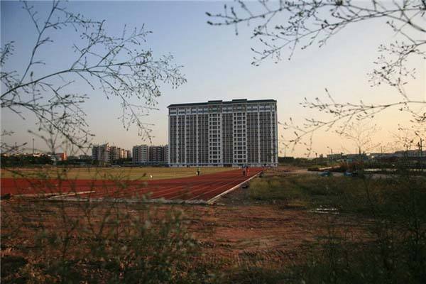 私立华联学院是本科吗?在哪?怎么样好不好?学费多少贵吗?