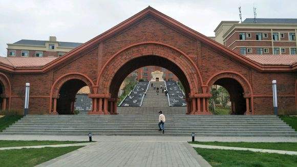 贵州工商职业学院怎么样地址在哪?是民办还是公办?学费一年多少