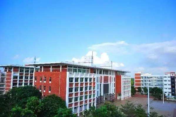 ��������ְҵѧԺ�ǹ��������ô������ҵǰ����Σ�����רҵ��